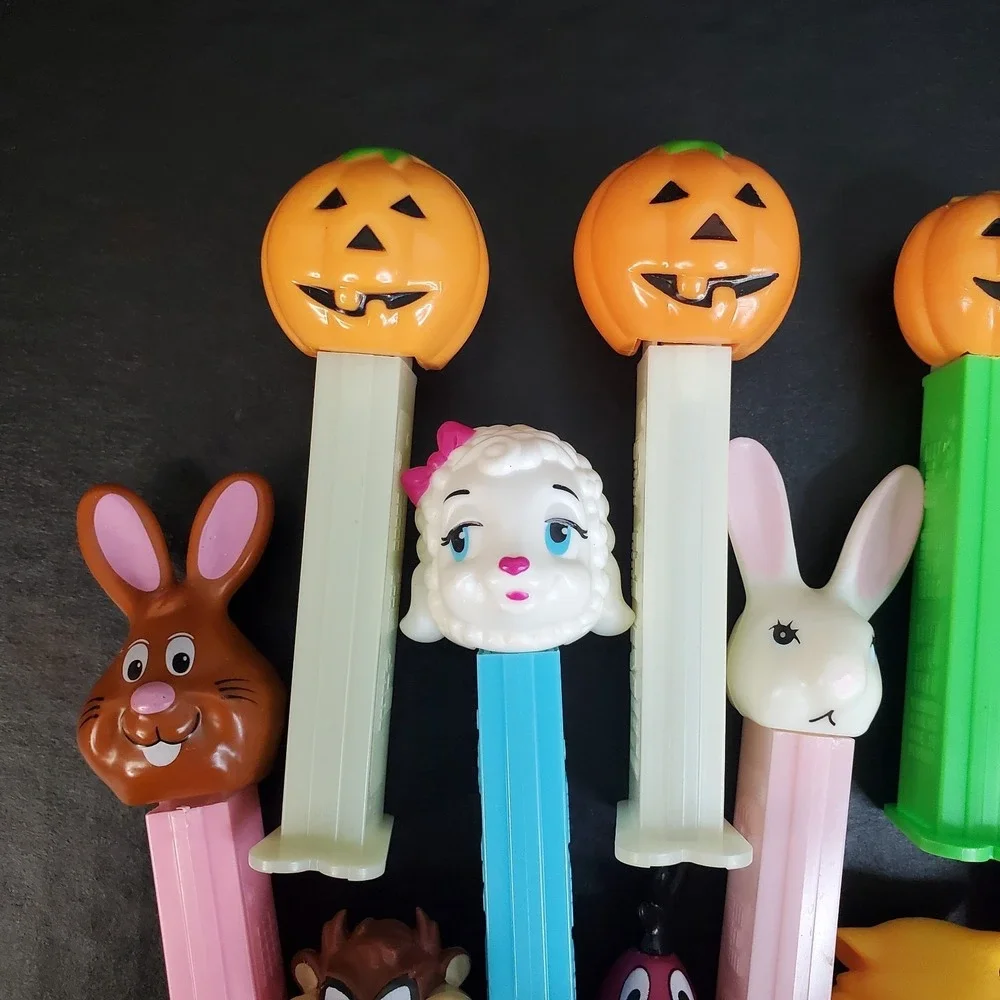 PEZ Candy‎ Dispenser Lot Of 18 - Halloween Easter Hello Kitty Dino Taz Sylvester